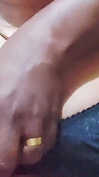 美丽性感的妻子与富有的朋友共用卧室