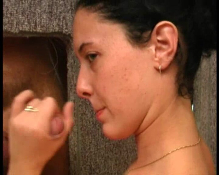 Lovekino: Vintage blowbang en gloryhole con flaca pelirroja y morena p2