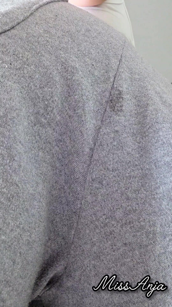 MissAnja_FH: Zpocený hlasitý prd v mých šedých teplákách