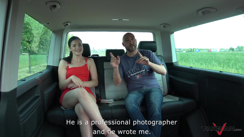 Take Van: Kundička creampie pro špinavou stopařskou brunetku z ulice