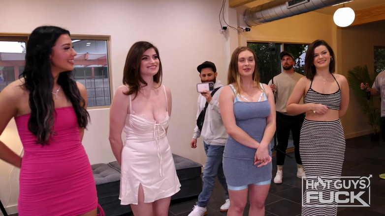 Hot Guys Fuck: Model frumos de 28 de ani fute o mamă sexy excitată