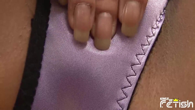Pure Japanese adult video ( JAV): Nena japonesa se cambia de ropa y juega con el...