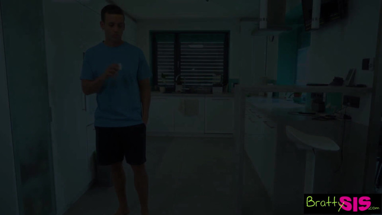 BrattySis: Otoriter üvey kız kardeşim sonunda almama izin veriyor - s28:e9