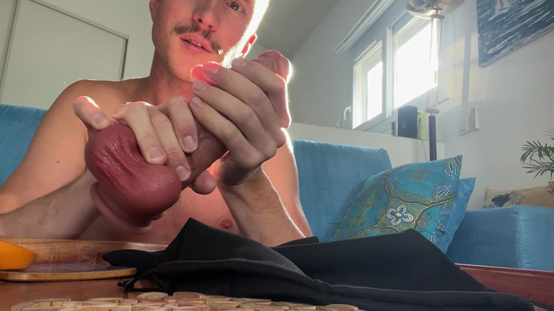 Maxence Angel: Maxence Angel Unbox Un Dildo Jocktribe