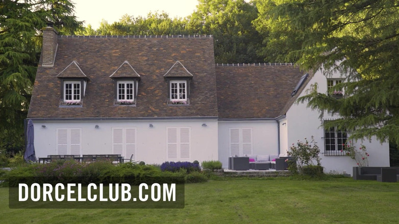 Dorcel Club: Prsatá MILFka Mariska podvádí svého manžela
