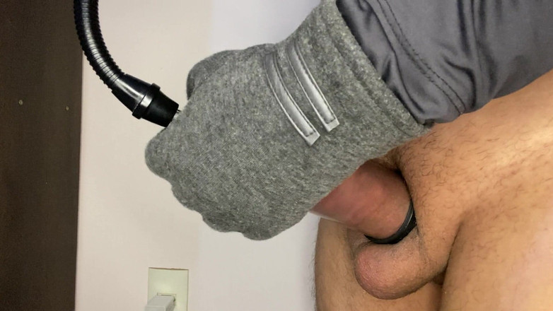 Greedy truck: Насос, горячая вода и присос. Таким образом, я заставила мой хуй расти на 4 сантиметра!