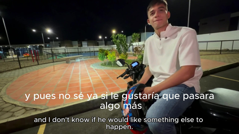 LucasWoolff: Genç Twink Latin Adam, Sokakta Motosikletimi Tamir Eden Garip Bir...