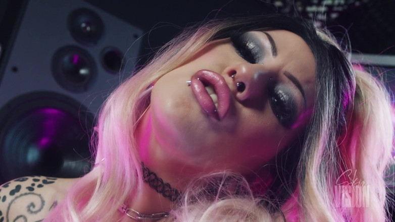 SkinVision: 핑크와 보짓물이 가득한 Bimbo Bunny - Luna Luxxx