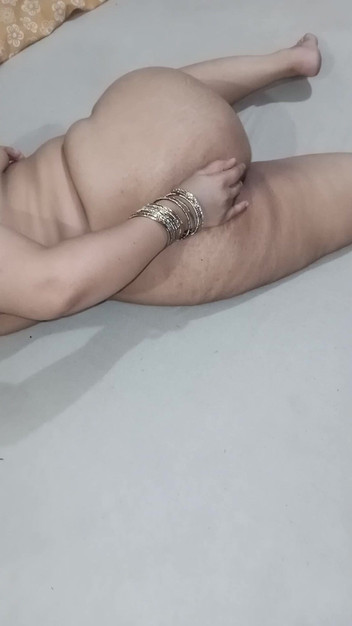 Yasmeen: Me estaba poniendo muy caliente, quería que me follaran el...