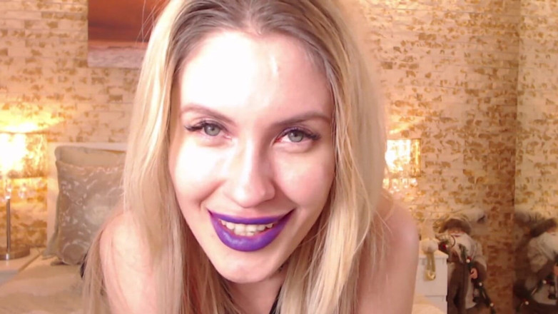 Erotic Tanya: Čichání v punčochách - část 2