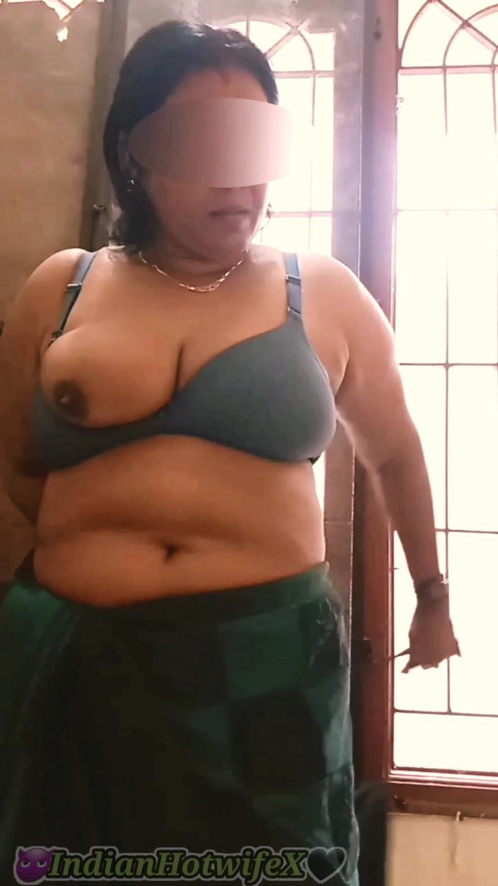 RenuRaj: Desi Tamil mollige vrouw Lux Saree draag plaagt toont tieten...