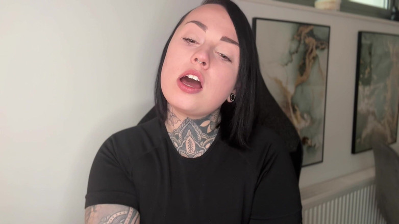 Miss Valentina: Executrixxx - fantasi pemerasan