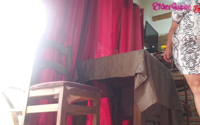 Riderqueen: Placeres de una milf mimada, solo fanáticos en cámara lenta