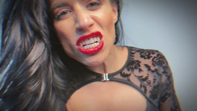 Eva Angelina: Vampiro