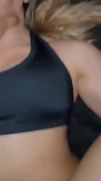 발렌타인 데이 데이트가 끝나고 체육관에서 온 젊은 남자가 그녀를 따먹게 했어