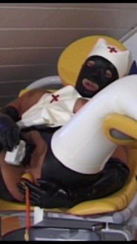 Trio in clinica da godersi tra bellezza e lesbiche sexy
