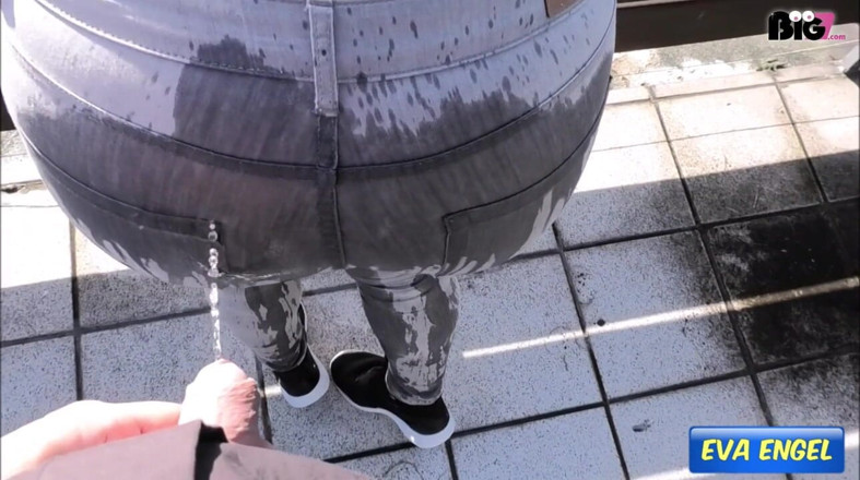 Eva Engel: Denim Piss