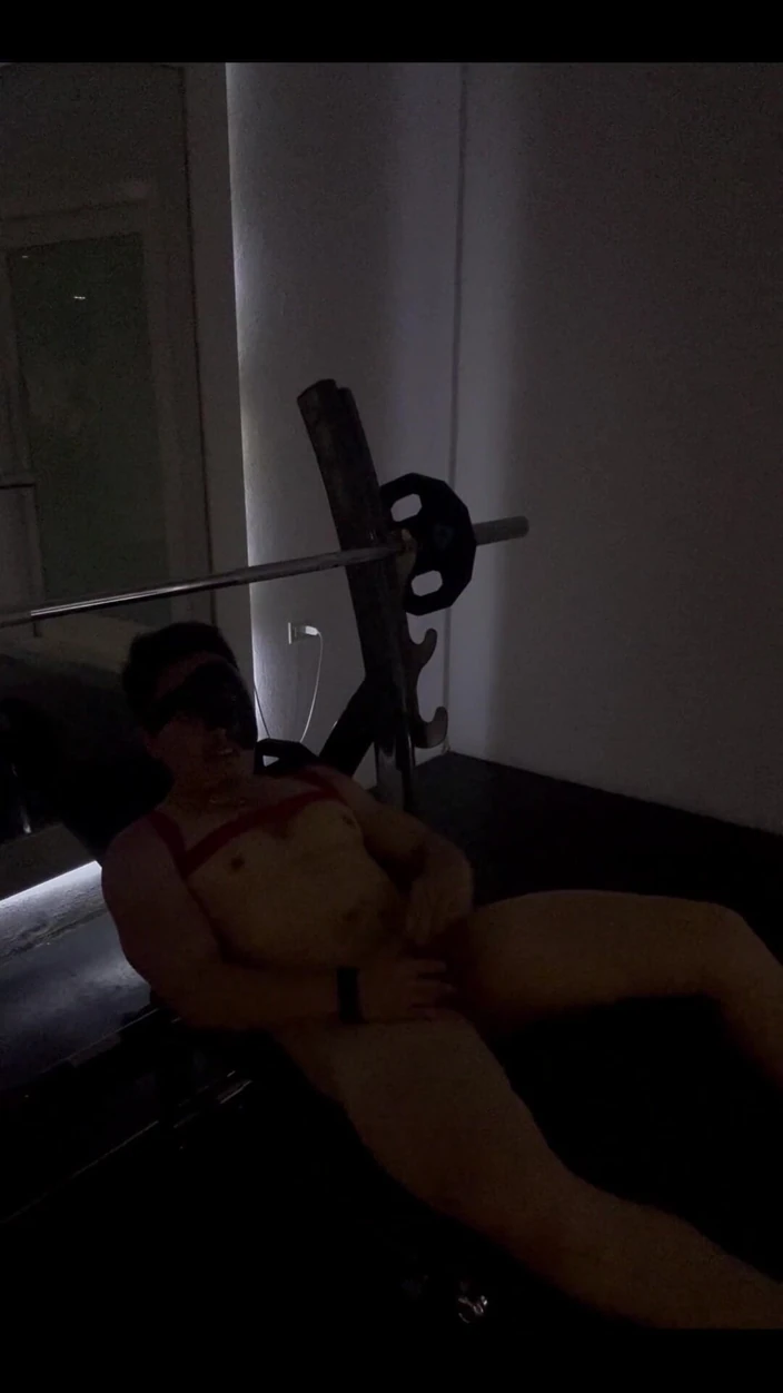 Solo Mastarbating porn video – Mastarbating in the Gym