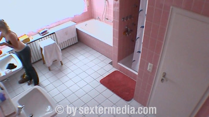 Sextermedia by Pete: Pirang amatir masturbasi di toilet