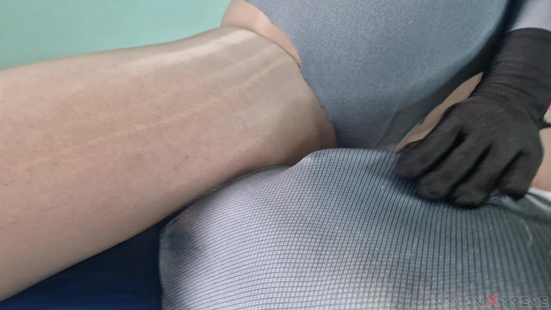 Nylon Xtreme: FÖRSTAPERSONSVY Elena Clark Zentai Catwomen onani