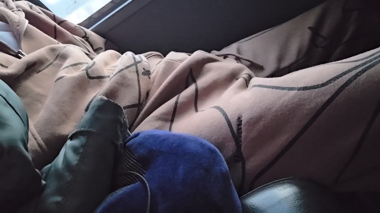 KrissKiss: Wank berisiko di Dalam Bas