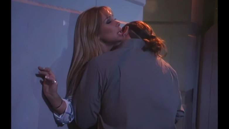 Perv Milfs n Teens: Lene hace una mamada y toma corrida facial