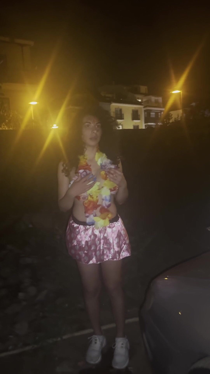 LadyAna: 我在这里撒尿