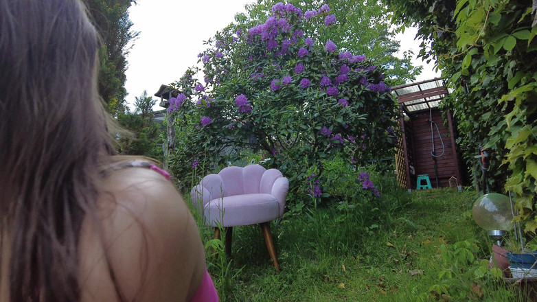 Ferrero: Melena Maria Rya giật giật đến ngôi nhà nhỏ trong một...