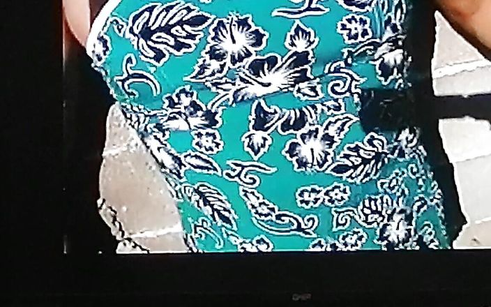 Marga9012: Kısa elbiseli çok seksi.