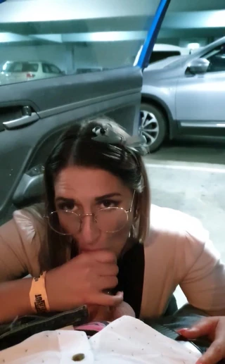 Chupar meu pau antes que eu te leve para casa!