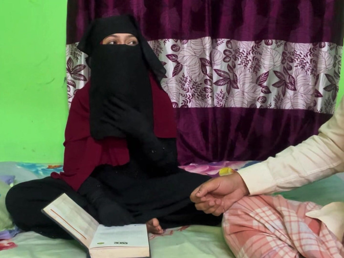 Kaleonjoybd: Sadiya berkongkek dengan guru rumahnya