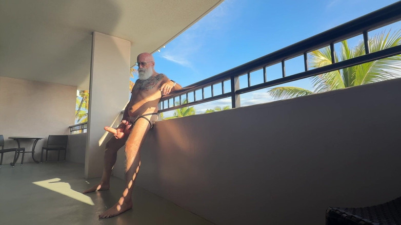 feedmedick: Kejutan balkon