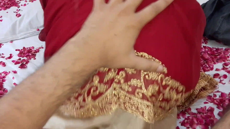 QueenbeautyQB: Suhagrat - First Wedding Night Sex - New Indian Hot Couple