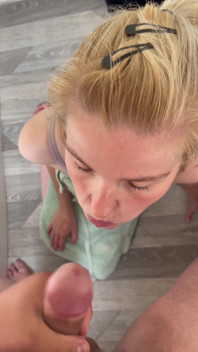 Blonde girlfriend messy facial