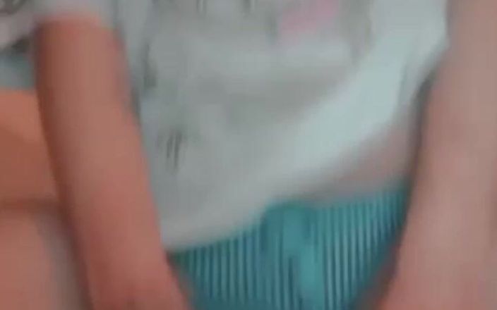 Prozac_Baby: Baise d’oreiller ftm, culotte femboy et cuisses. Je broie, je...