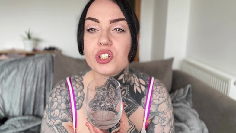 Miss Valentina: スピットビッチ・アペリティフ