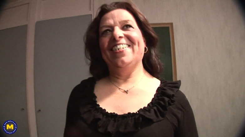 Mature NL: Abuela jugando con su viejo coño
