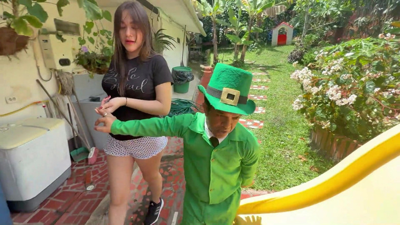 Julianaburning: 我给一个害羞的魔法精灵提供了丰富的性爱，以换取精灵最终给了我最好的性爱