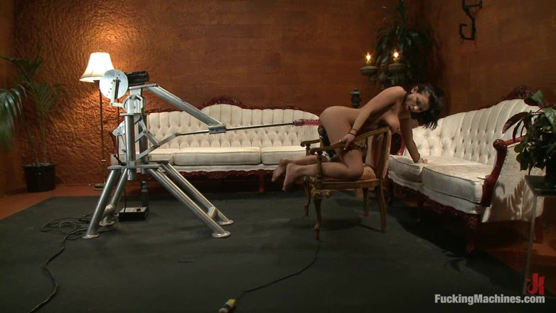 Fucking Machines by Kink: Halie James tetas grandes, cintura pequeña