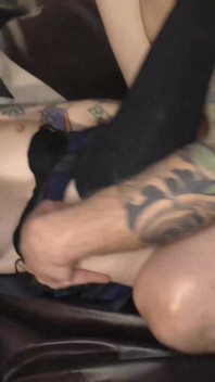Holiday Fantasy Gangbang med Gigi och Sophie_1