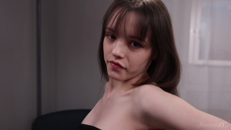 Stunning18: Charming Temptress
