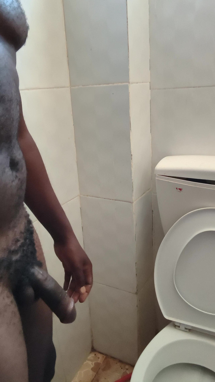 Kenyandick: Un homme mature en solo branle sa bite noire dans...