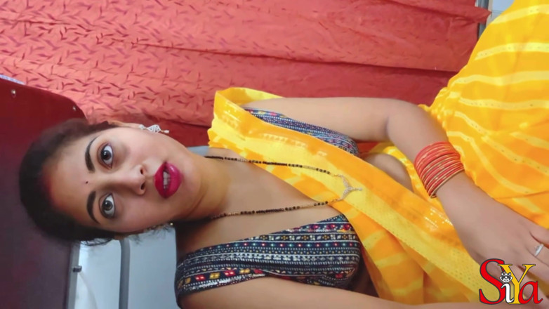Vicky Siya: Bulan madu bhabhi Siya India dalam kereta api dengan penumpang...