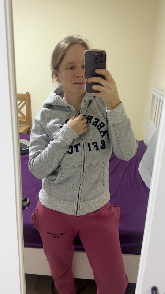 SweetLucy96: Žhavá teenagerka v bikinách