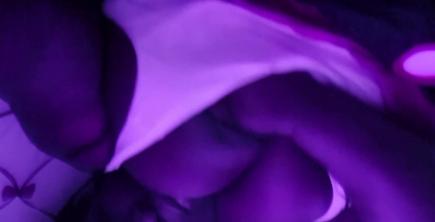 AngelMoca: 睡不着谁起床了？