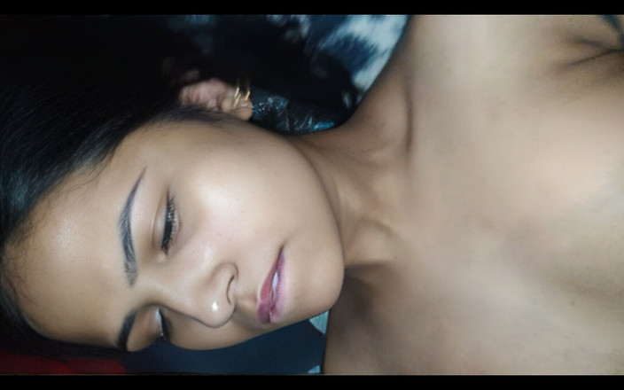 Hot Sis: Latika性感的腿和脚被鸡巴操