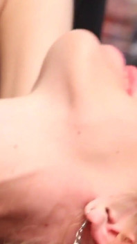 Tetované lesbičky Daisy Layne a Pepper Kester milují hřích