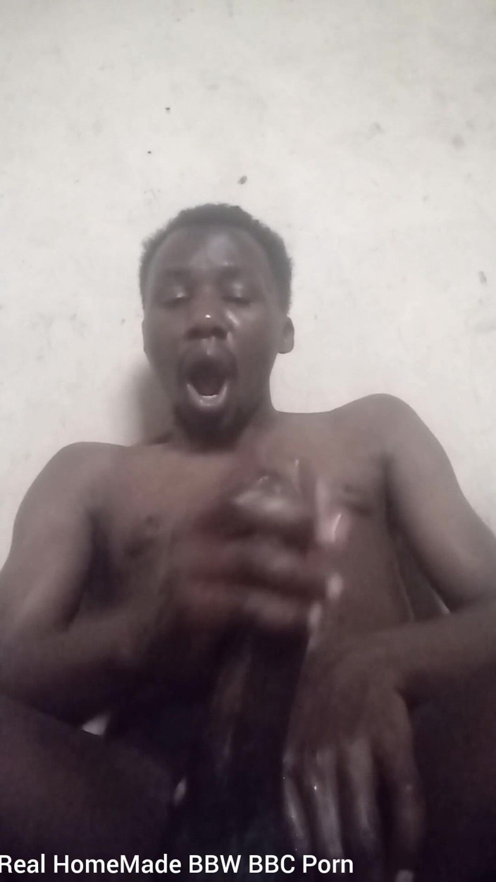 Big black cock BBCee: Oliato accarezza il mio grande nero e pesantemente