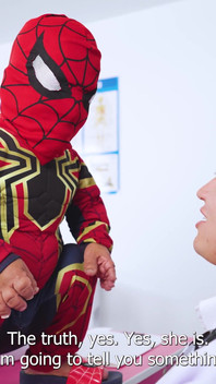 Карлик-павук проти Маріам Гаряча