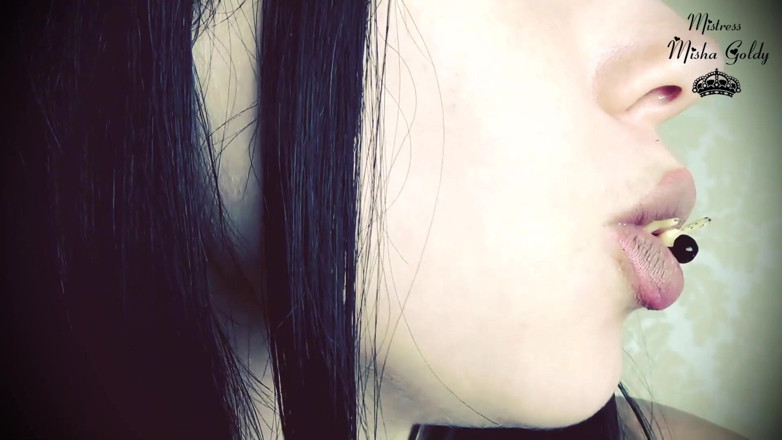 Goddess Misha Goldy: My Lips - É uma porta para o inferno para pequenos humanos!